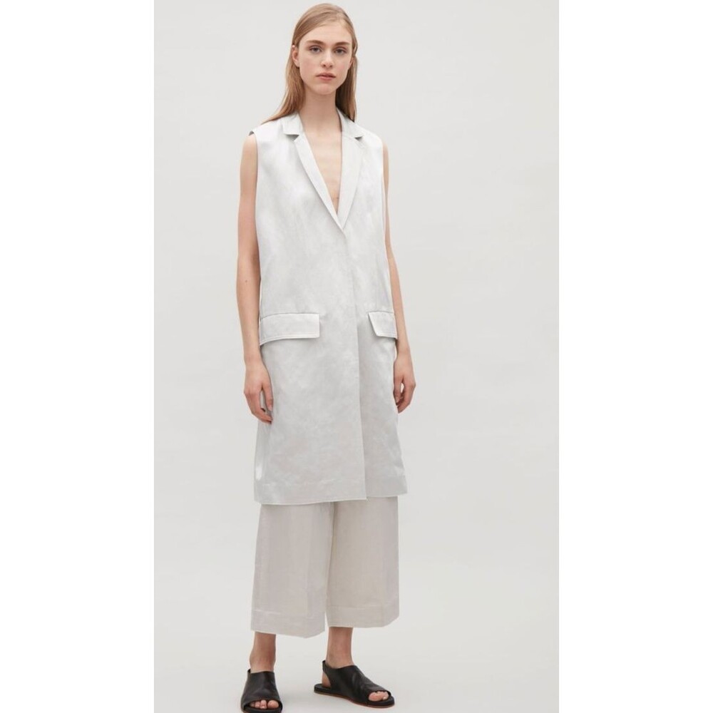 COS Women's Sz 4 White Satin Sleevless Coat Minimalist EUC
